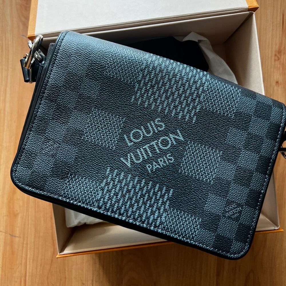 LOUIS VUITTON STUDIO MESSENGER BAG IN DAMIER GRAPHITE 3D CANVAS